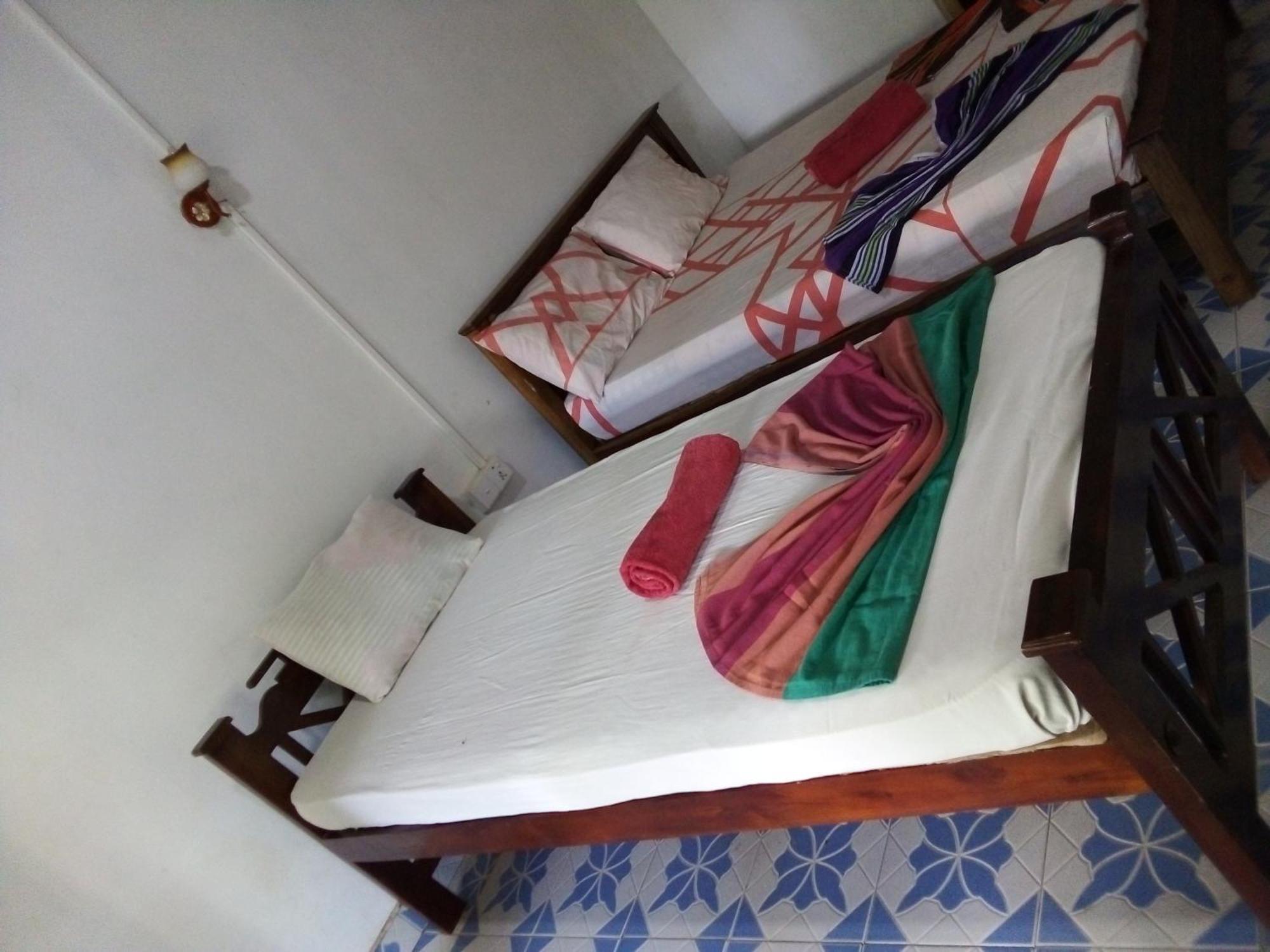Bandula Home Stay Сигирия Экстерьер фото